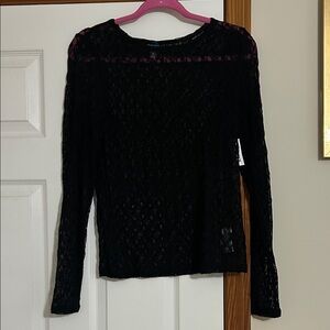 black old navy undershirt